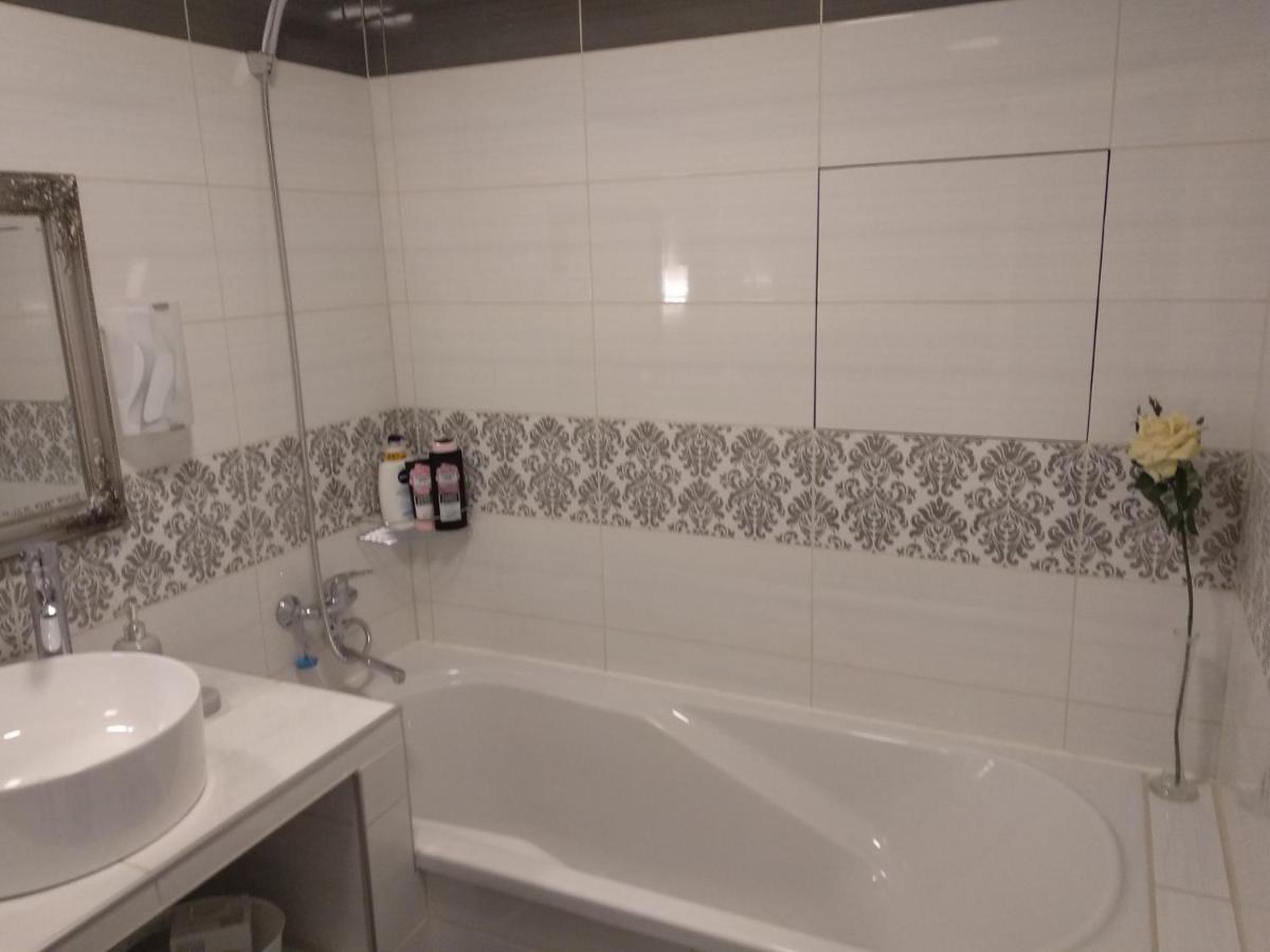 Appartment New In Center Mogilev Exterior foto